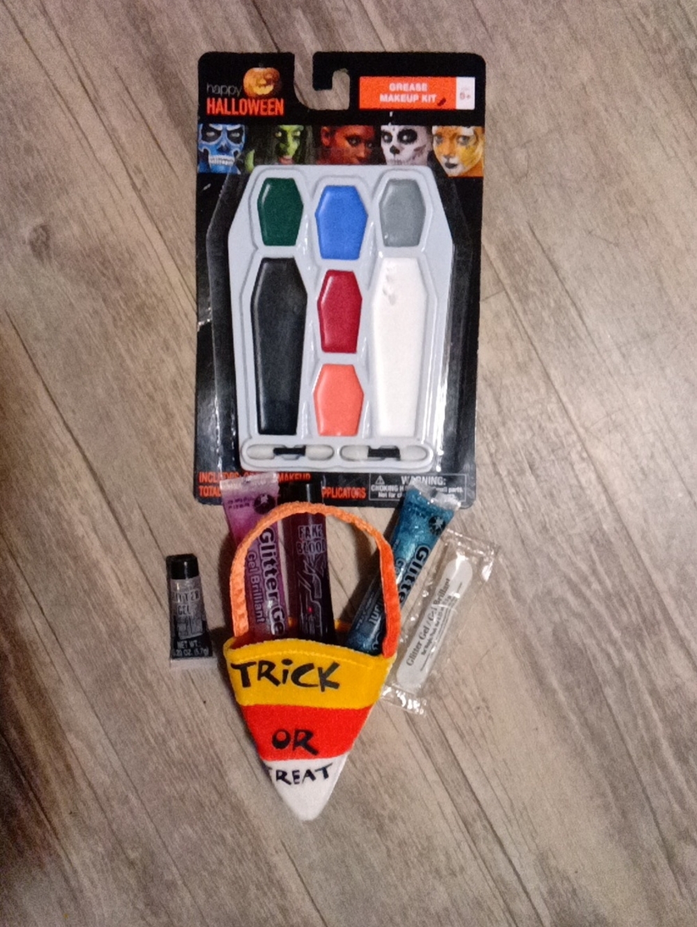 Halloween Grease Makeup Kit with Trick or Treat Candy Bag - Multicolor